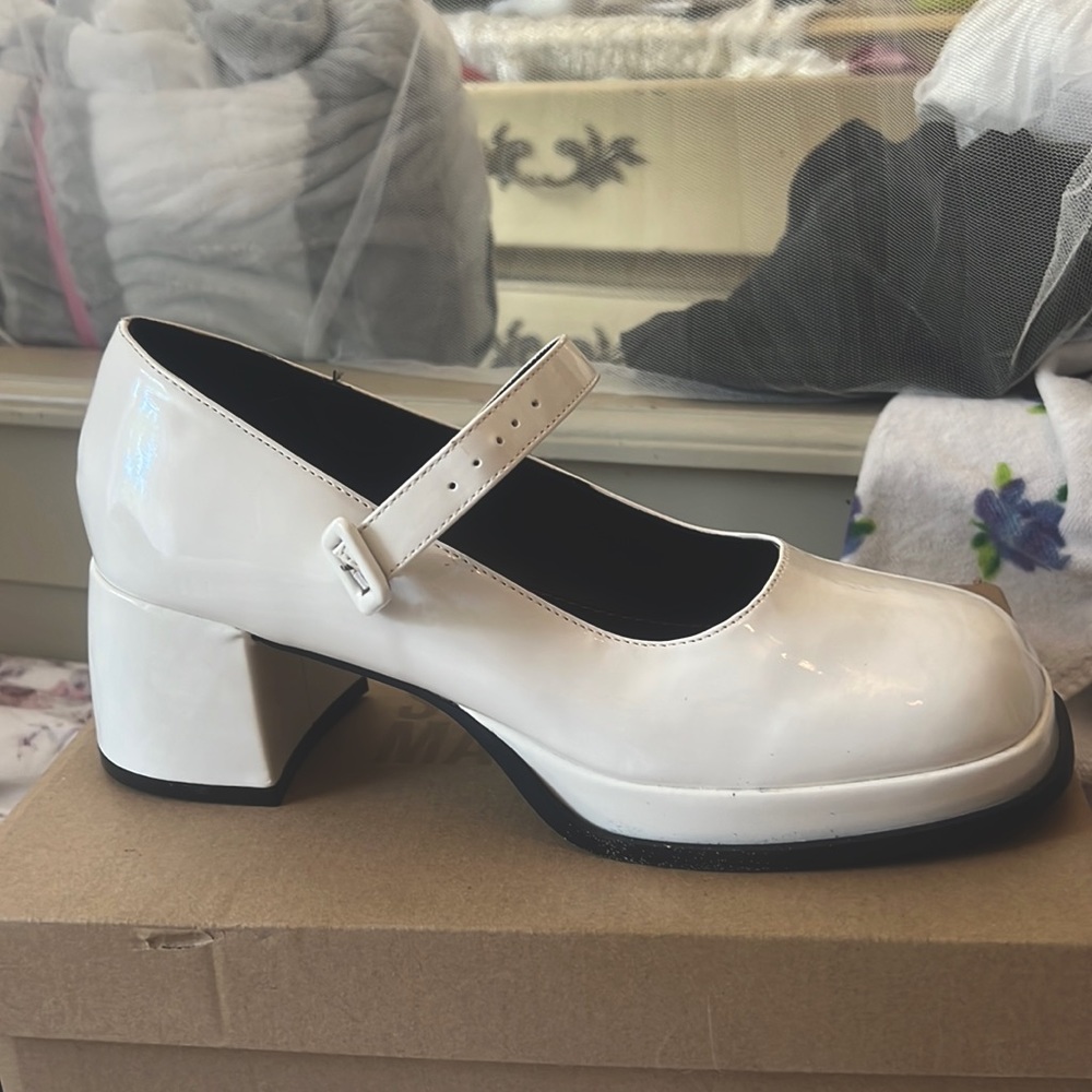 (RESERVED) Steve Madden Kids |Drama Dress Heels| |White|